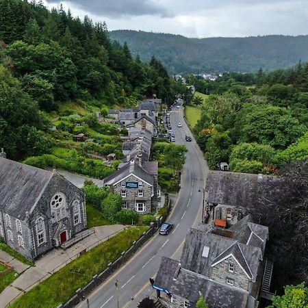 Base Camp Snowdonia, Gwersyll Cyntaf Eryri Hostel Betws-y-coed Kültér fotó