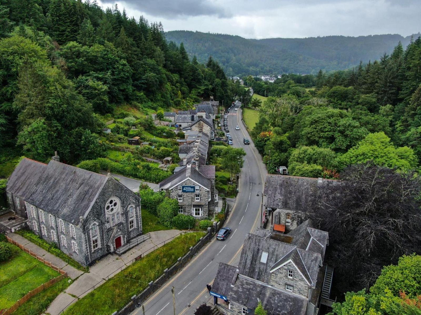 Base Camp Snowdonia, Gwersyll Cyntaf Eryri Hostel Betws-y-coed Kültér fotó